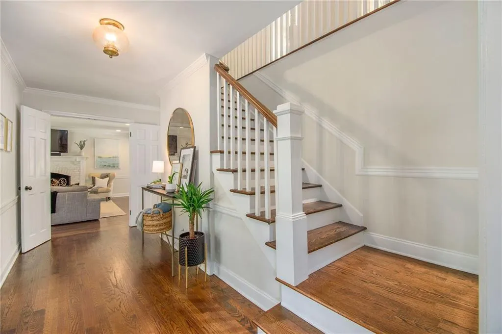 7170 Riverside Way, Sandy Springs, Georgia 30328, 5 Bedrooms Bedrooms, ,3 BathroomsBathrooms,Residential,Sold,7170 Riverside Way,6915596
