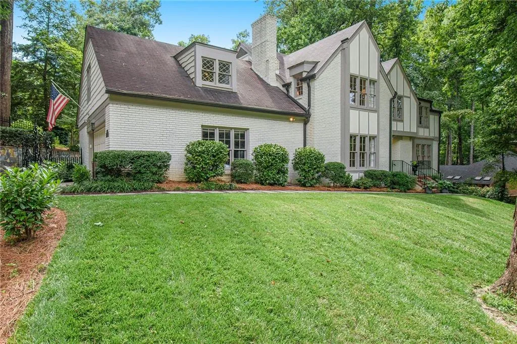 7170 Riverside Way, Sandy Springs, Georgia 30328, 5 Bedrooms Bedrooms, ,3 BathroomsBathrooms,Residential,Sold,7170 Riverside Way,6915596