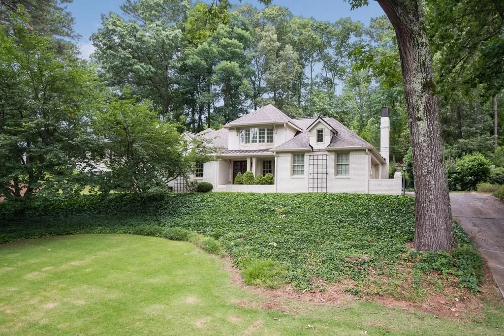 380 Elden Drive Ne, Sandy Springs, Georgia 30342, 4 Bedrooms Bedrooms, ,3 BathroomsBathrooms,Residential,Sold,380 Elden Drive Ne,6573611