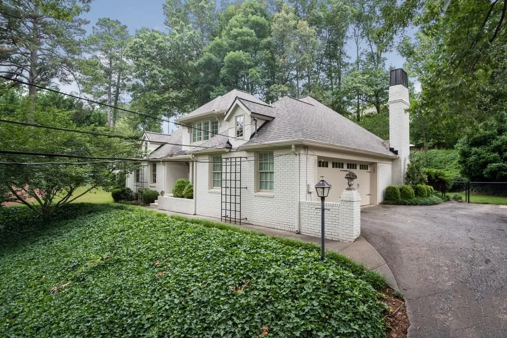 380 Elden Drive Ne, Sandy Springs, Georgia 30342, 4 Bedrooms Bedrooms, ,3 BathroomsBathrooms,Residential,Sold,380 Elden Drive Ne,6573611