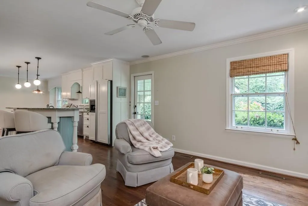 380 Elden Drive Ne, Sandy Springs, Georgia 30342, 4 Bedrooms Bedrooms, ,3 BathroomsBathrooms,Residential,Sold,380 Elden Drive Ne,6573611