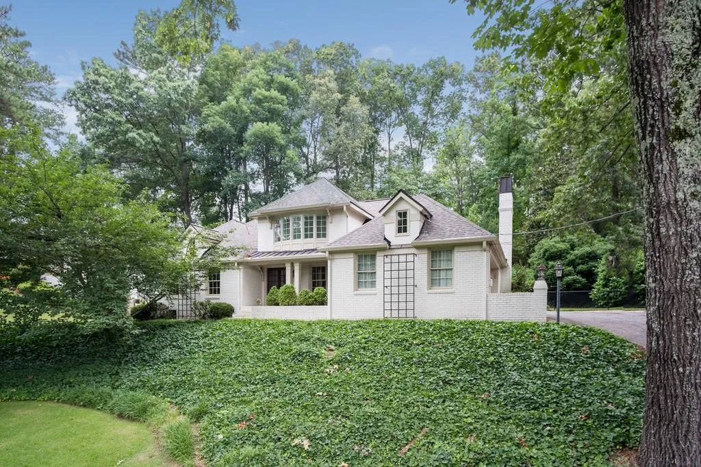 380 Elden Drive Ne, Sandy Springs, Georgia 30342, 4 Bedrooms Bedrooms, ,3 BathroomsBathrooms,Residential,Sold,380 Elden Drive Ne,6573611