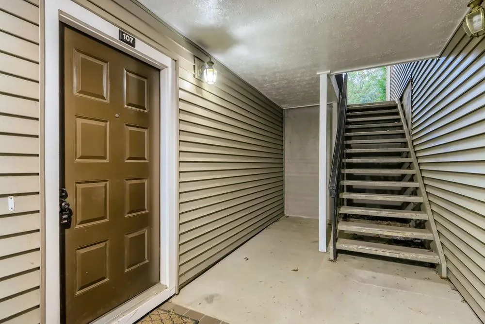 107 Barrington Hills Drive, Sandy Springs, Georgia 30350, 2 Bedrooms Bedrooms, ,2 BathroomsBathrooms,Residential,Sold,107 Barrington Hills Drive,6964849