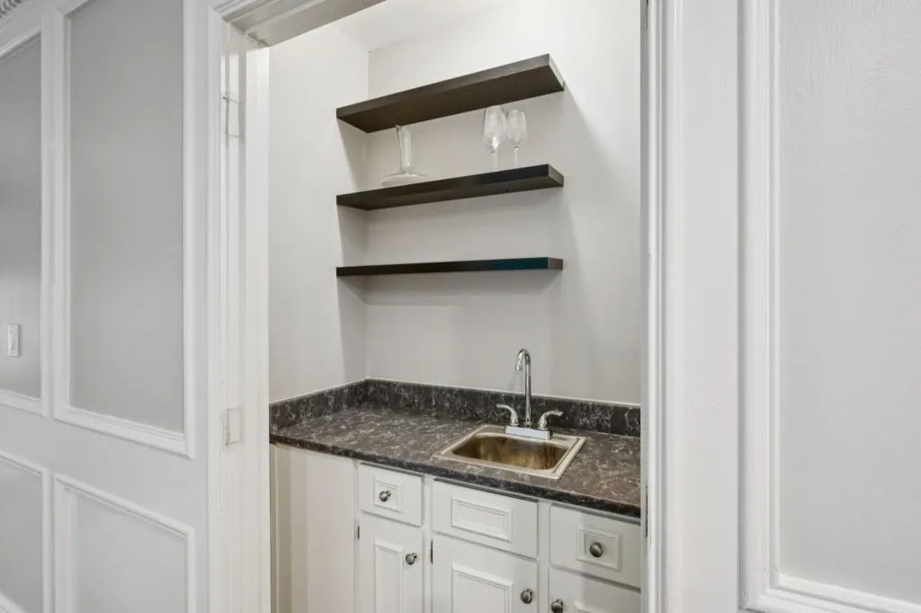 Family Room Wet Bar