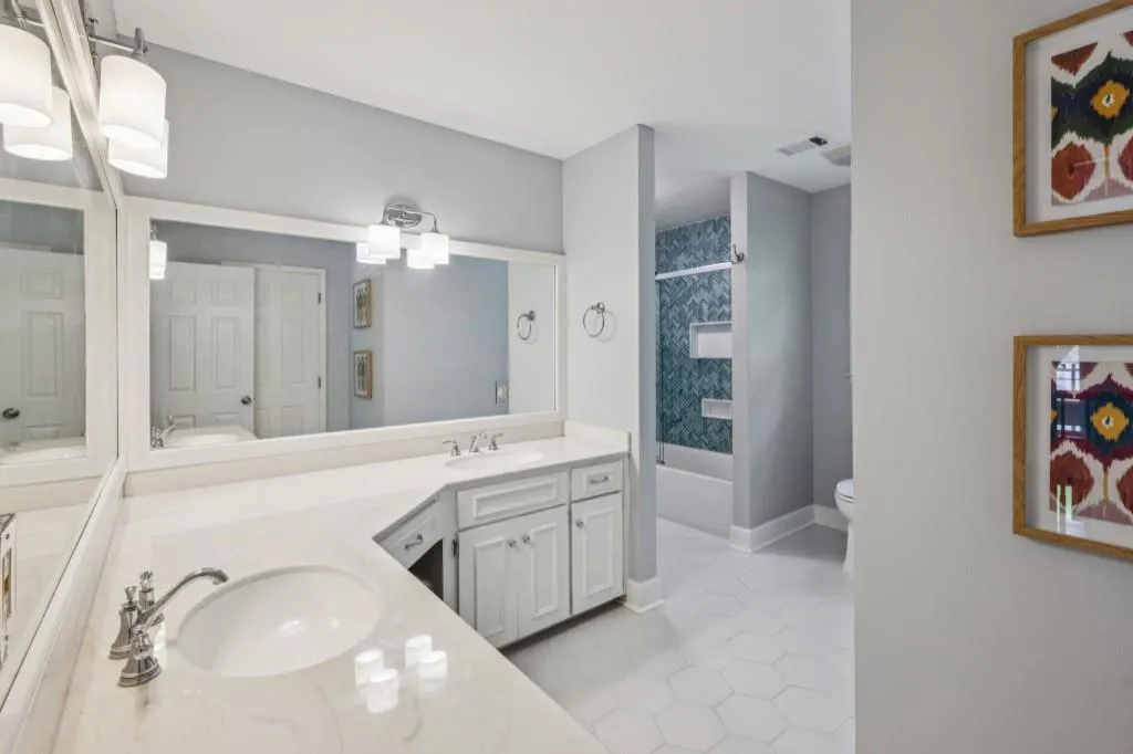 Secondary Full Bathroom