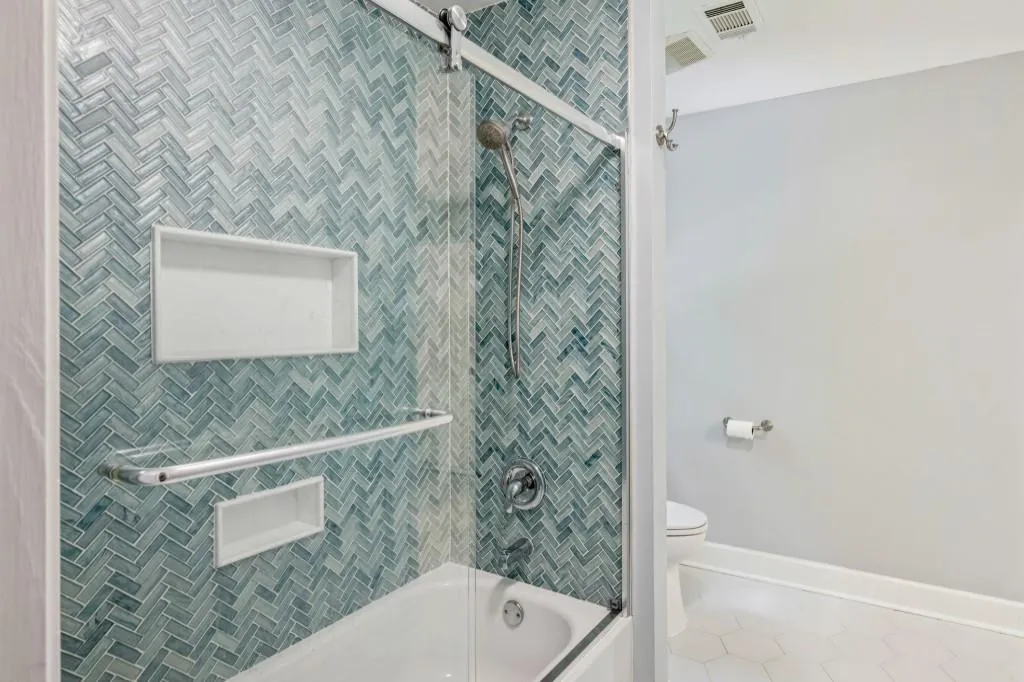 Secondary Full Bathroom