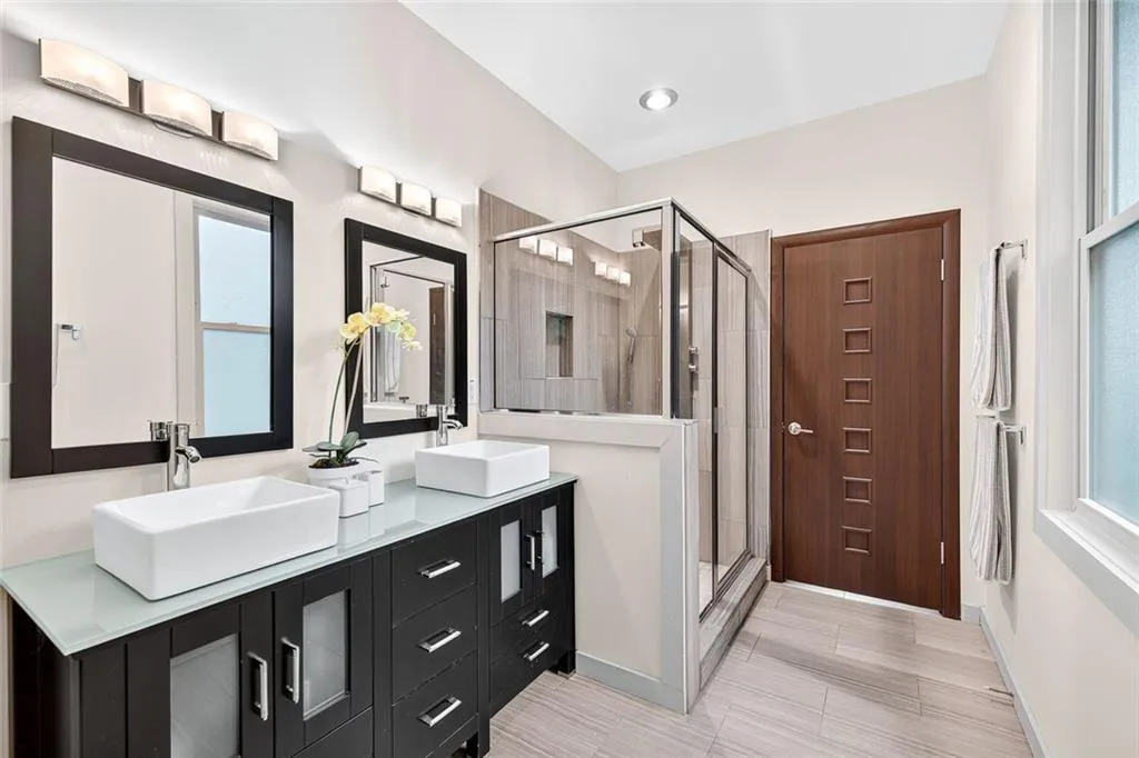 4812 Nw Lake Forrest Drive Nw, Sandy Springs, Georgia 30342, 6 Bedrooms Bedrooms, ,4 BathroomsBathrooms,Residential,For Sale,4812 Nw Lake Forrest Drive Nw,7663008