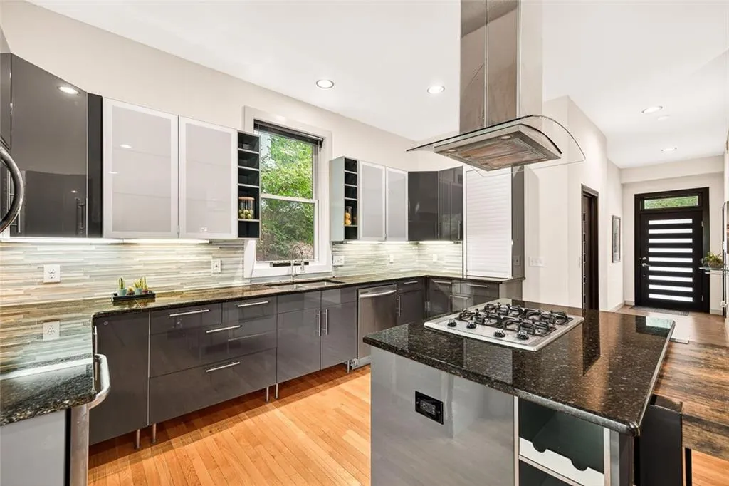 4812 Nw Lake Forrest Drive Nw, Sandy Springs, Georgia 30342, 6 Bedrooms Bedrooms, ,4 BathroomsBathrooms,Residential,For Sale,4812 Nw Lake Forrest Drive Nw,7663008