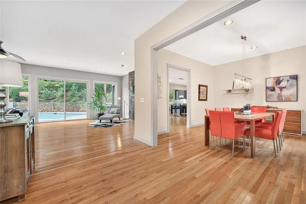 4812 Nw Lake Forrest Drive Nw, Sandy Springs, Georgia 30342, 6 Bedrooms Bedrooms, ,4 BathroomsBathrooms,Residential,For Sale,4812 Nw Lake Forrest Drive Nw,7663008