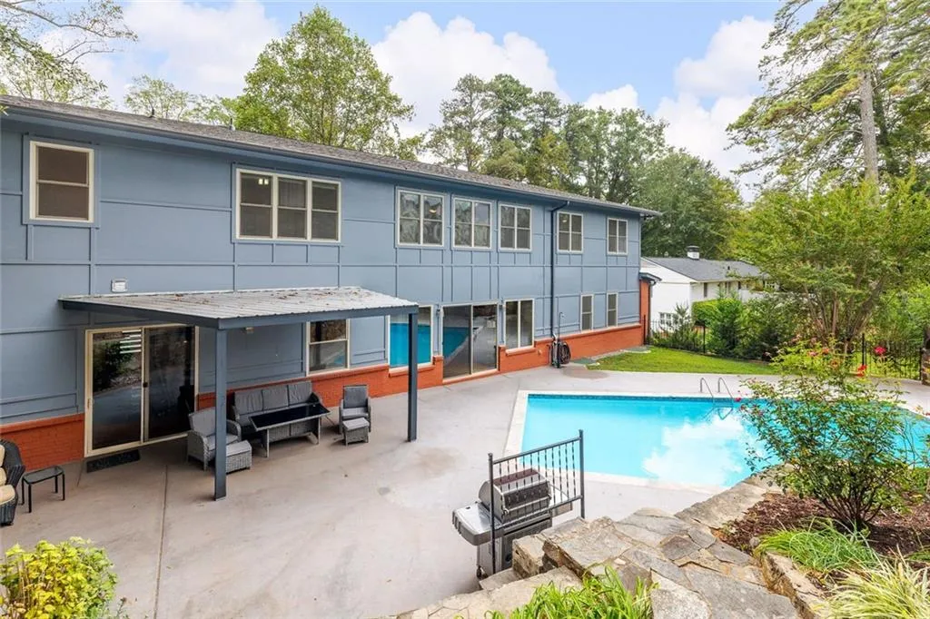 4812 Nw Lake Forrest Drive Nw, Sandy Springs, Georgia 30342, 6 Bedrooms Bedrooms, ,4 BathroomsBathrooms,Residential,For Sale,4812 Nw Lake Forrest Drive Nw,7663008