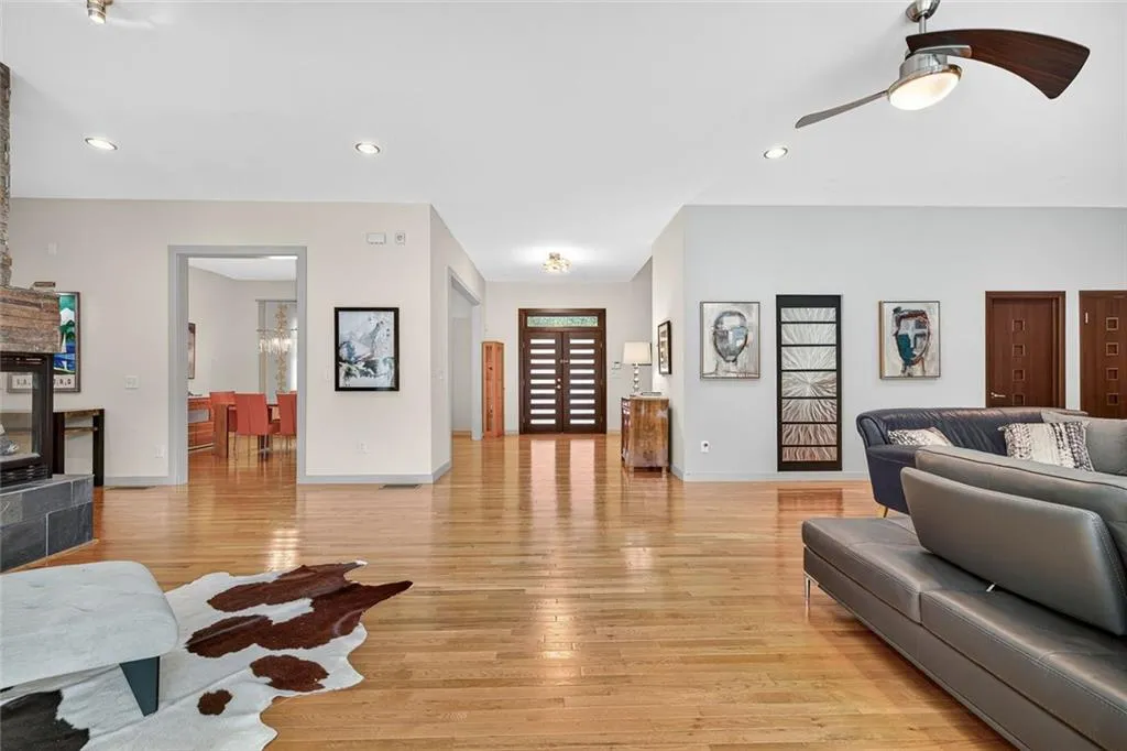 4812 Nw Lake Forrest Drive Nw, Sandy Springs, Georgia 30342, 6 Bedrooms Bedrooms, ,4 BathroomsBathrooms,Residential,For Sale,4812 Nw Lake Forrest Drive Nw,7663008