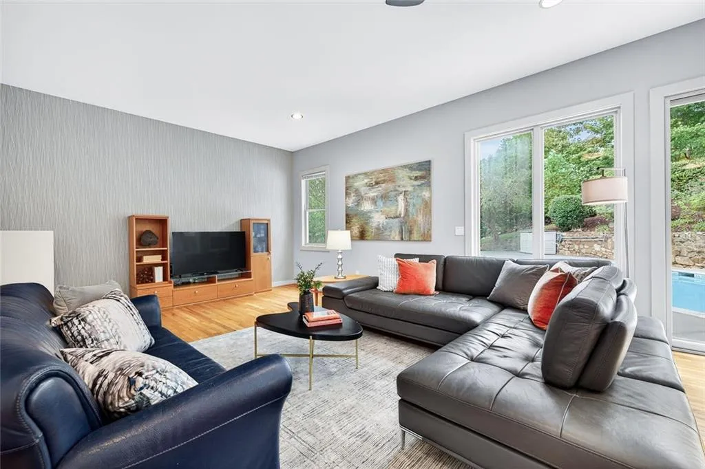 Bright windows, lots of natural light