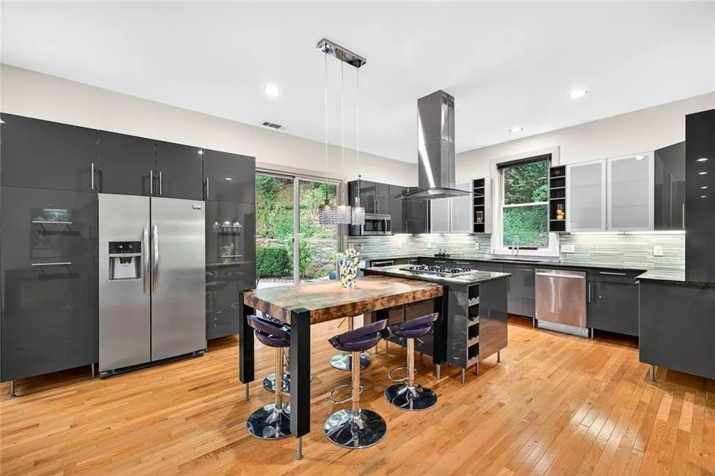 4812 Nw Lake Forrest Drive Nw, Sandy Springs, Georgia 30342, 6 Bedrooms Bedrooms, ,4 BathroomsBathrooms,Residential,For Sale,4812 Nw Lake Forrest Drive Nw,7663008