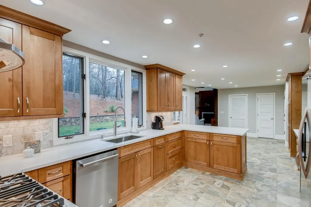 2570 Spalding Drive, Atlanta, Georgia 30350, 6 Bedrooms Bedrooms, ,4 BathroomsBathrooms,Residential,Sold,2570 Spalding Drive,6683148