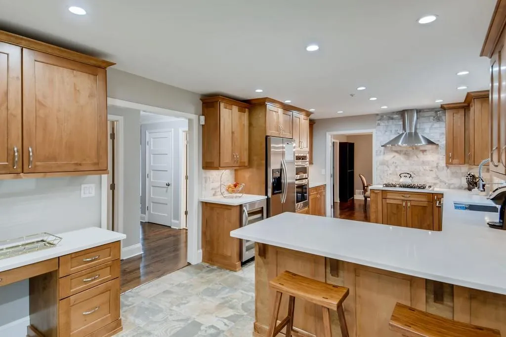 2570 Spalding Drive, Atlanta, Georgia 30350, 6 Bedrooms Bedrooms, ,4 BathroomsBathrooms,Residential,Sold,2570 Spalding Drive,6683148