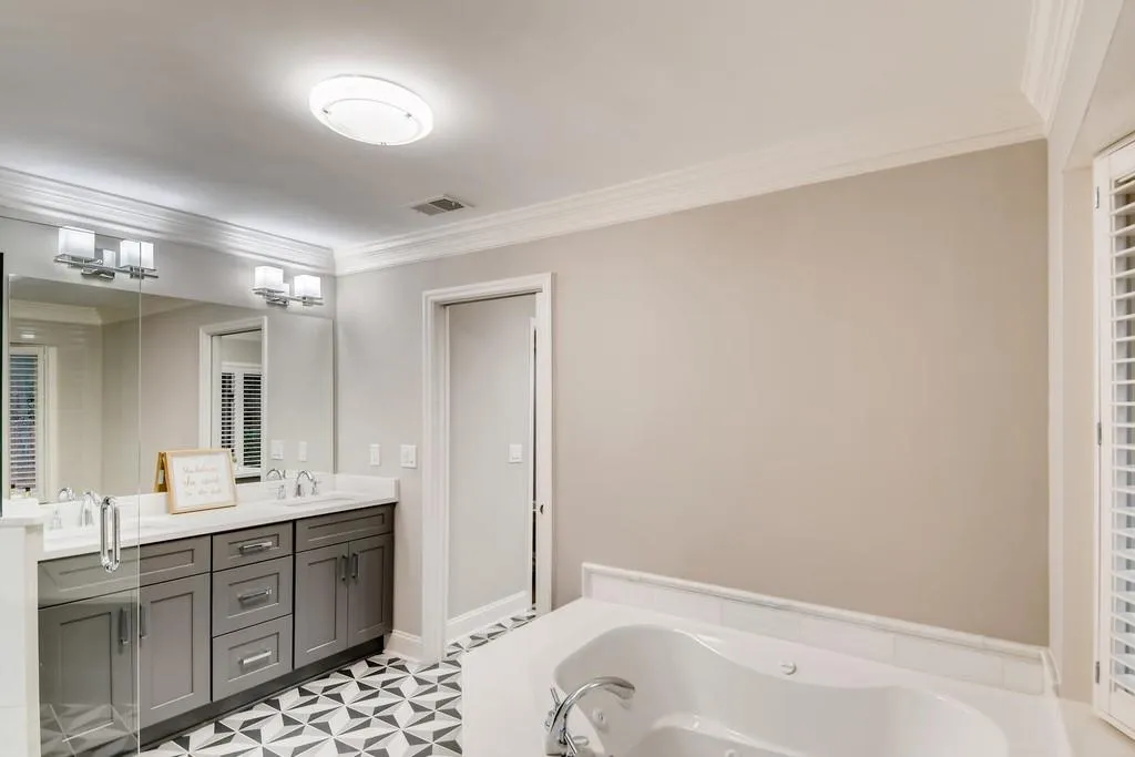 2570 Spalding Drive, Atlanta, Georgia 30350, 6 Bedrooms Bedrooms, ,4 BathroomsBathrooms,Residential,Sold,2570 Spalding Drive,6683148
