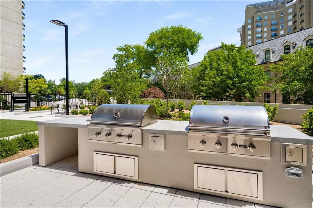 2660 Peachtree Road Nw Unit 14b, Atlanta, Georgia 30305, 1 Bedroom Bedrooms, 0 ,2 BathroomsBathrooms,Residential,For Sale,2660 Peachtree Road Nw Unit 14b,7737130