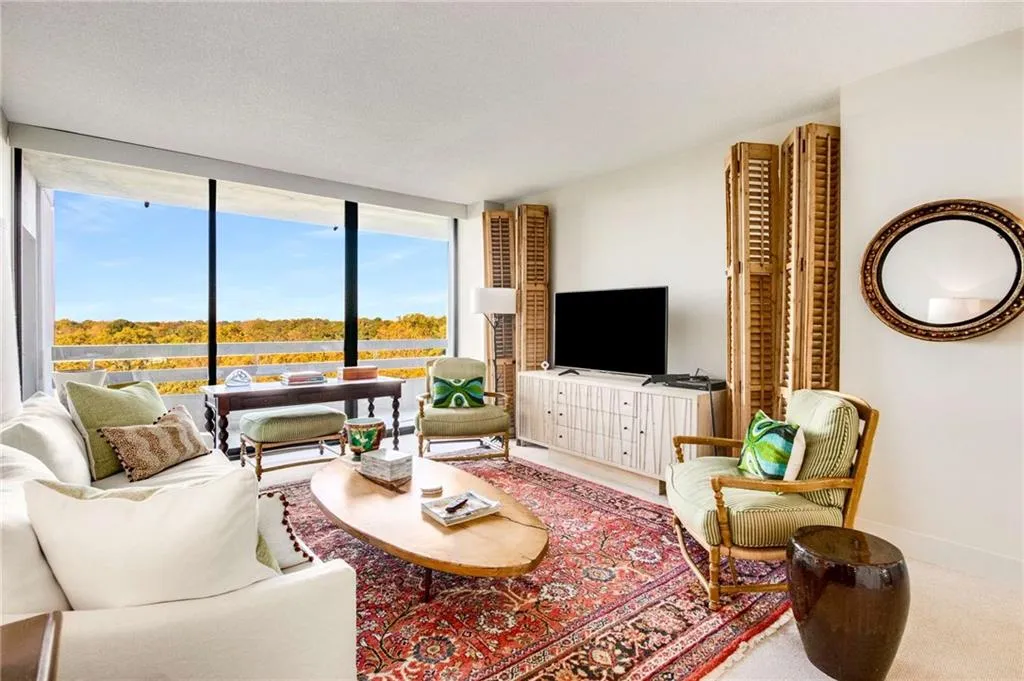 Living area featuring expansive windows and baseboards