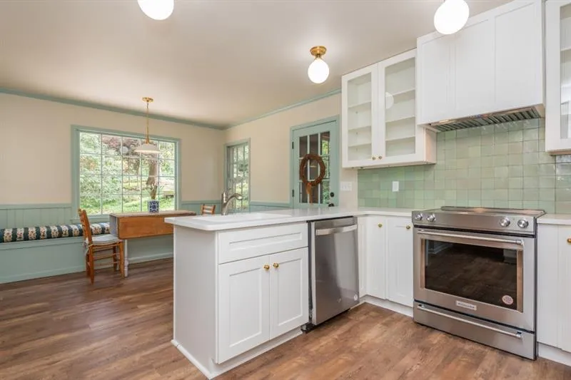 6795 Brandon Mill Road, Atlanta, Georgia 30328, 3 Bedrooms Bedrooms, ,2 BathroomsBathrooms,Residential,For Sale,6795 Brandon Mill Road,7617270