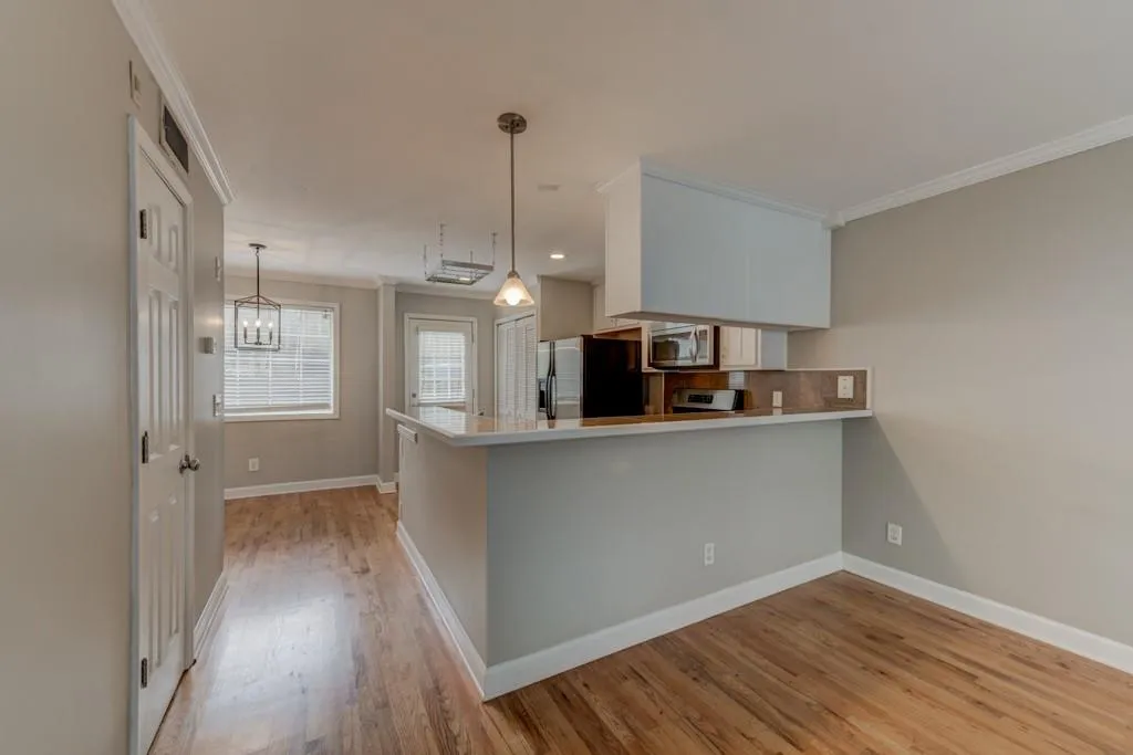 2232 Dunseath Avenue Nw Unit 211, Atlanta, Georgia 30318, 2 Bedrooms Bedrooms, ,1 BathroomBathrooms,Residential,Sold,2232 Dunseath Avenue Nw Unit 211,6528206