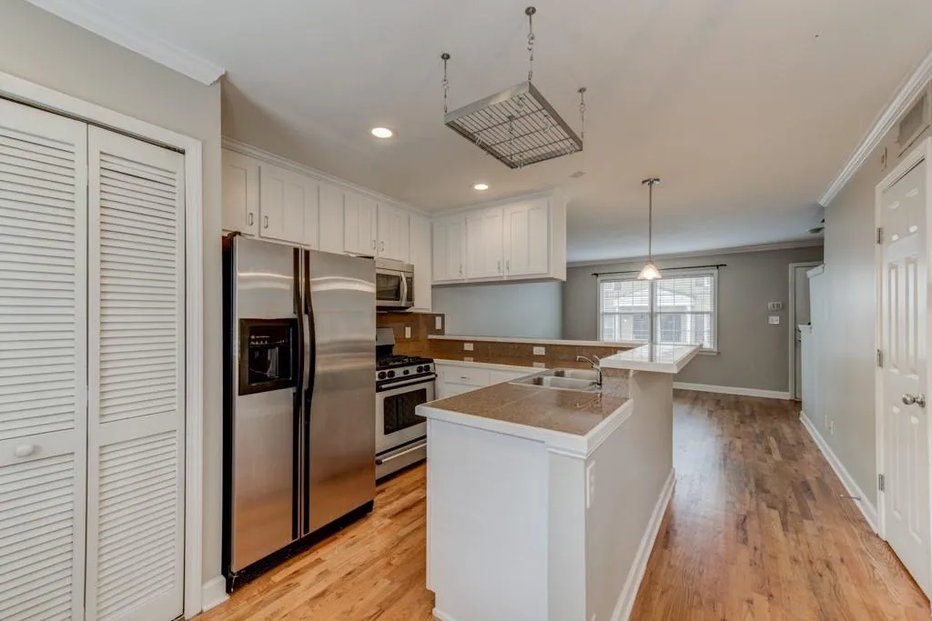 2232 Dunseath Avenue Nw Unit 211, Atlanta, Georgia 30318, 2 Bedrooms Bedrooms, ,1 BathroomBathrooms,Residential,Sold,2232 Dunseath Avenue Nw Unit 211,6528206