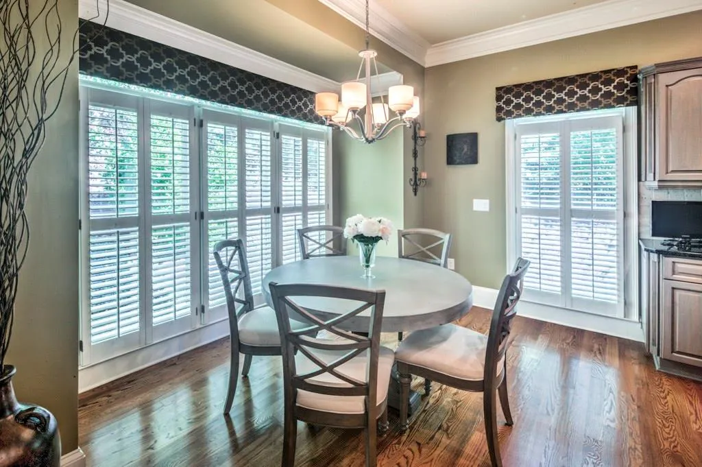 8315 Grogans Ferry Road, Sandy Springs, Georgia 30350, 5 Bedrooms Bedrooms, ,5 BathroomsBathrooms,Residential,Sold,8315 Grogans Ferry Road,5919322