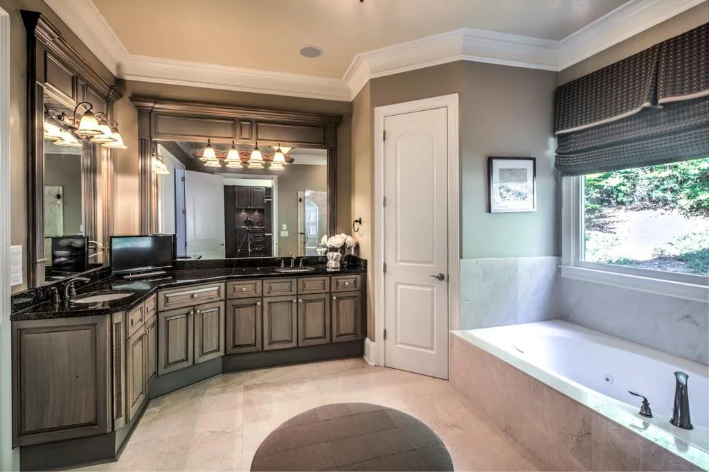 8315 Grogans Ferry Road, Sandy Springs, Georgia 30350, 5 Bedrooms Bedrooms, ,5 BathroomsBathrooms,Residential,Sold,8315 Grogans Ferry Road,5919322