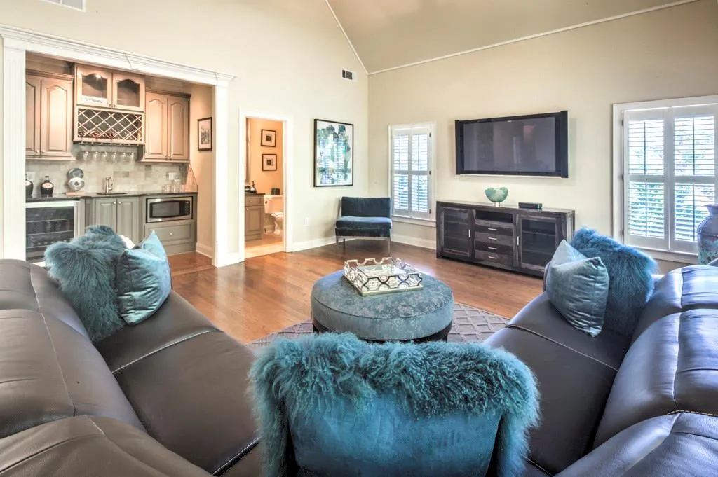 8315 Grogans Ferry Road, Sandy Springs, Georgia 30350, 5 Bedrooms Bedrooms, ,5 BathroomsBathrooms,Residential,Sold,8315 Grogans Ferry Road,5919322