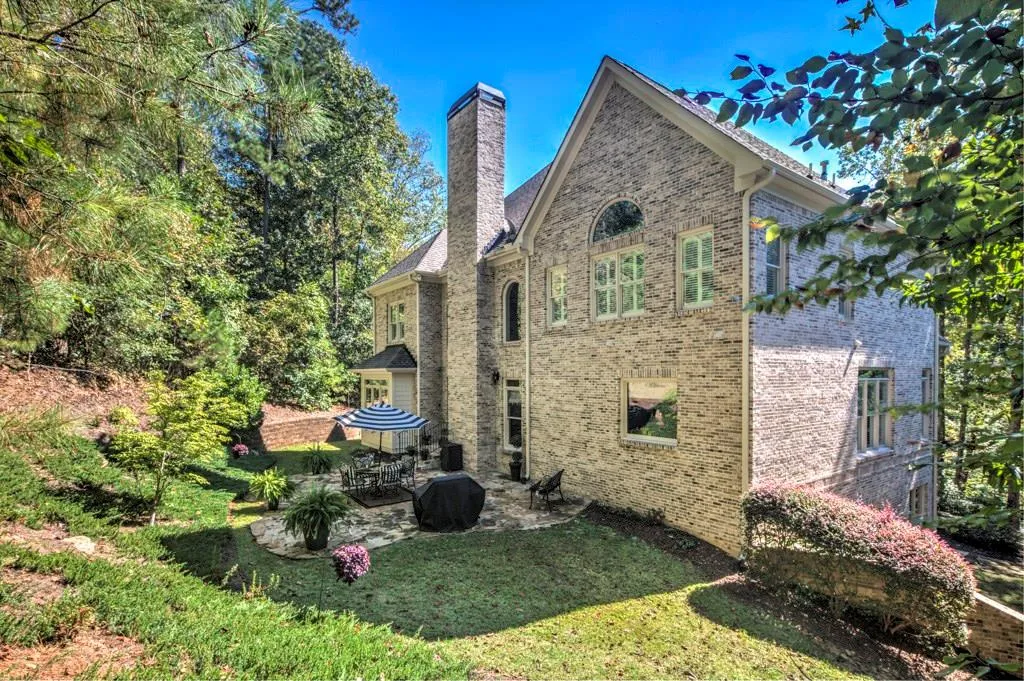 8315 Grogans Ferry Road, Sandy Springs, Georgia 30350, 5 Bedrooms Bedrooms, ,5 BathroomsBathrooms,Residential,Sold,8315 Grogans Ferry Road,5919322