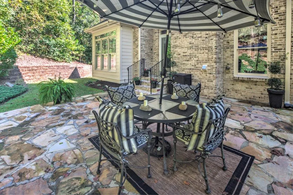 8315 Grogans Ferry Road, Sandy Springs, Georgia 30350, 5 Bedrooms Bedrooms, ,5 BathroomsBathrooms,Residential,Sold,8315 Grogans Ferry Road,5919322