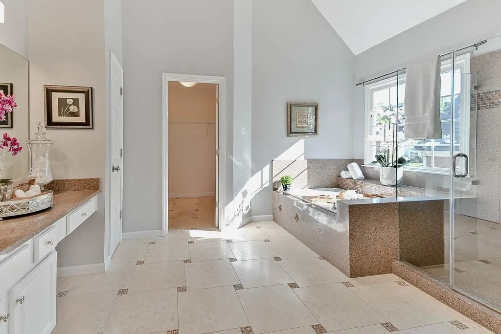 205 Somerset Court, Sandy Springs, Georgia 30350, 3 Bedrooms Bedrooms, ,2 BathroomsBathrooms,Residential,Sold,205 Somerset Court,6639315