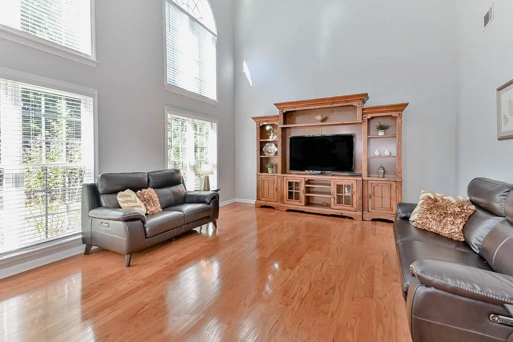 205 Somerset Court, Sandy Springs, Georgia 30350, 3 Bedrooms Bedrooms, ,2 BathroomsBathrooms,Residential,Sold,205 Somerset Court,6639315