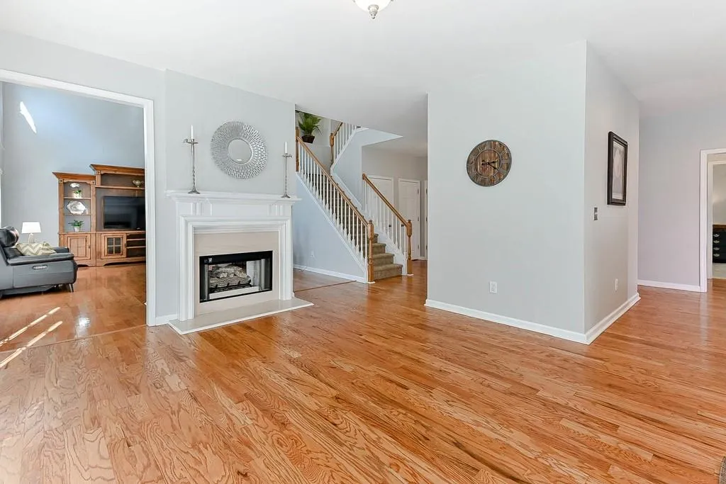 205 Somerset Court, Sandy Springs, Georgia 30350, 3 Bedrooms Bedrooms, ,2 BathroomsBathrooms,Residential,Sold,205 Somerset Court,6639315