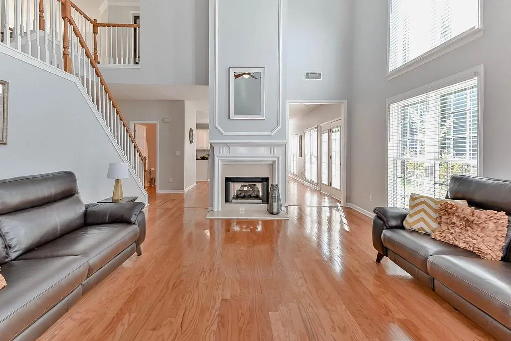 205 Somerset Court, Sandy Springs, Georgia 30350, 3 Bedrooms Bedrooms, ,2 BathroomsBathrooms,Residential,Sold,205 Somerset Court,6639315
