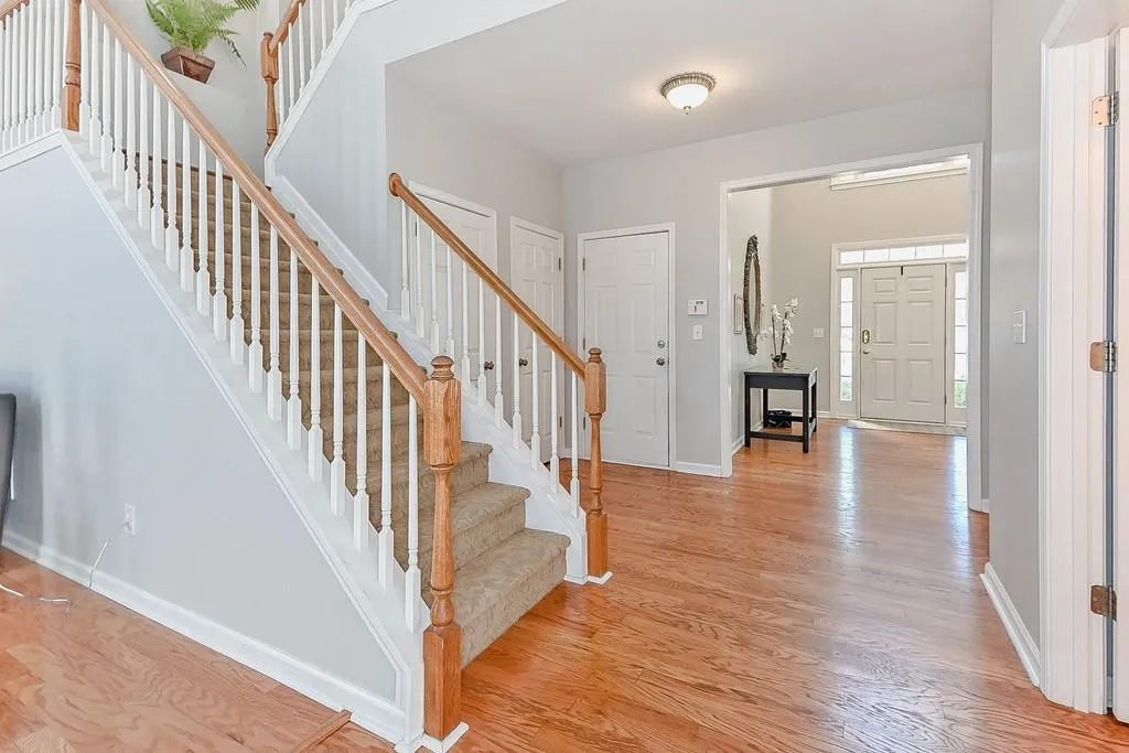 205 Somerset Court, Sandy Springs, Georgia 30350, 3 Bedrooms Bedrooms, ,2 BathroomsBathrooms,Residential,Sold,205 Somerset Court,6639315