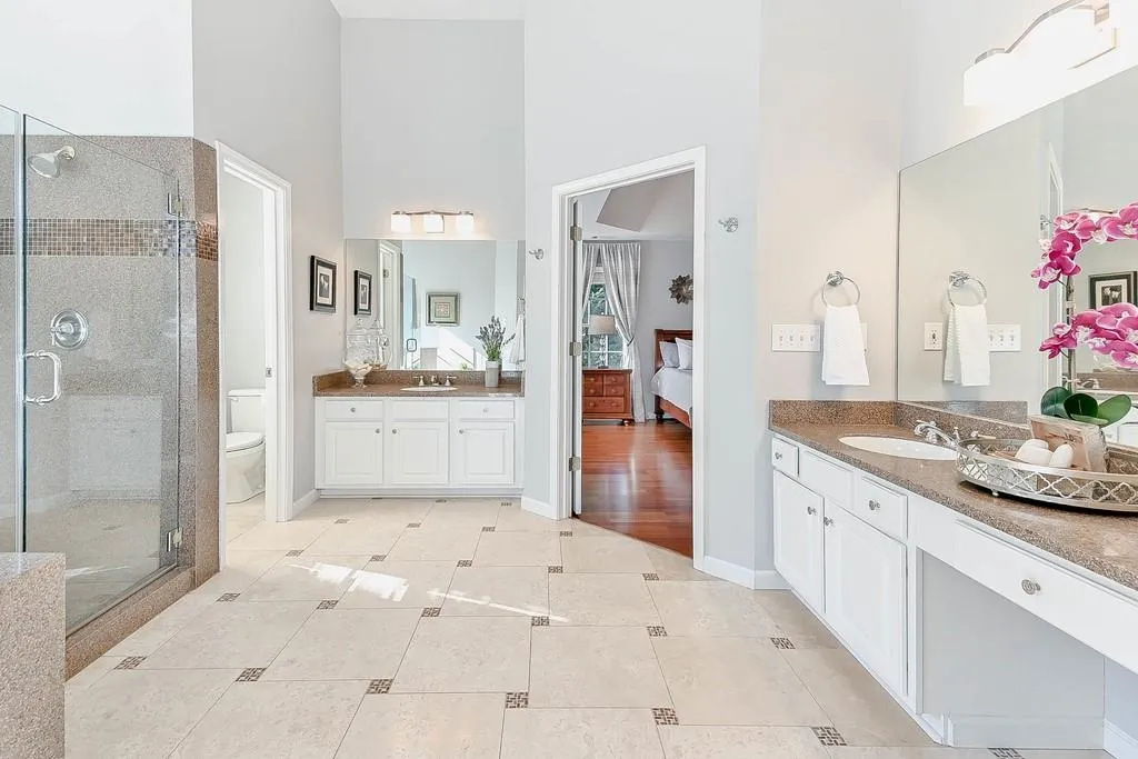205 Somerset Court, Sandy Springs, Georgia 30350, 3 Bedrooms Bedrooms, ,2 BathroomsBathrooms,Residential,Sold,205 Somerset Court,6639315