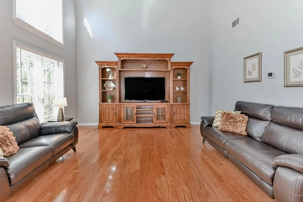 205 Somerset Court, Sandy Springs, Georgia 30350, 3 Bedrooms Bedrooms, ,2 BathroomsBathrooms,Residential,Sold,205 Somerset Court,6639315