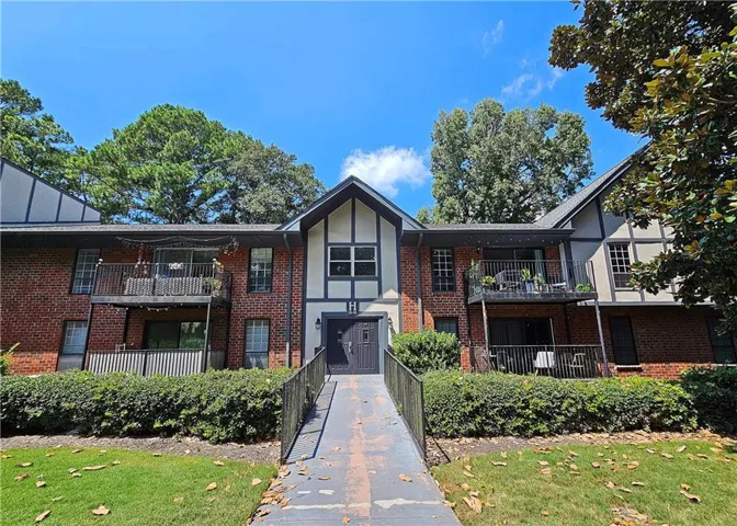 Private building entrance with enclosed hallways and secure mail area. Parking level accesss to the home without climbing stairs