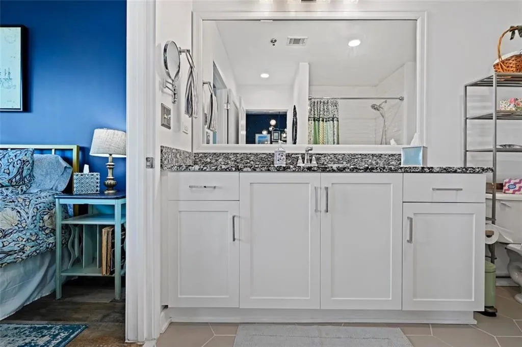 Eclipse 602 Lifestyle- Primary Bathroom Eclipse 602 Lifestyle- Primary Bathroom