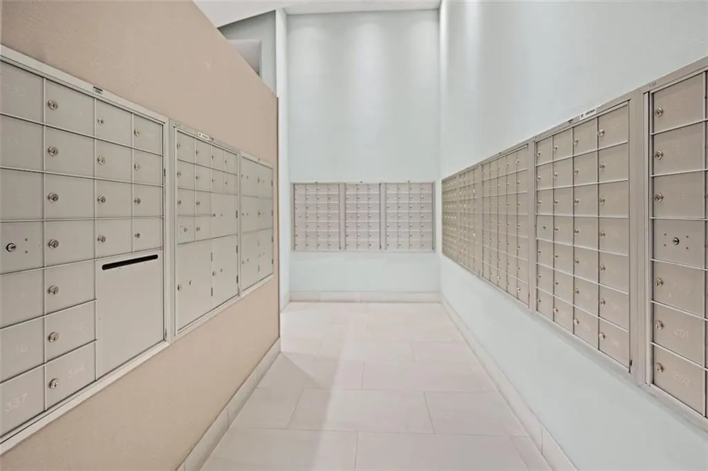 Eclipse 602 Lifestyle - Mailroom