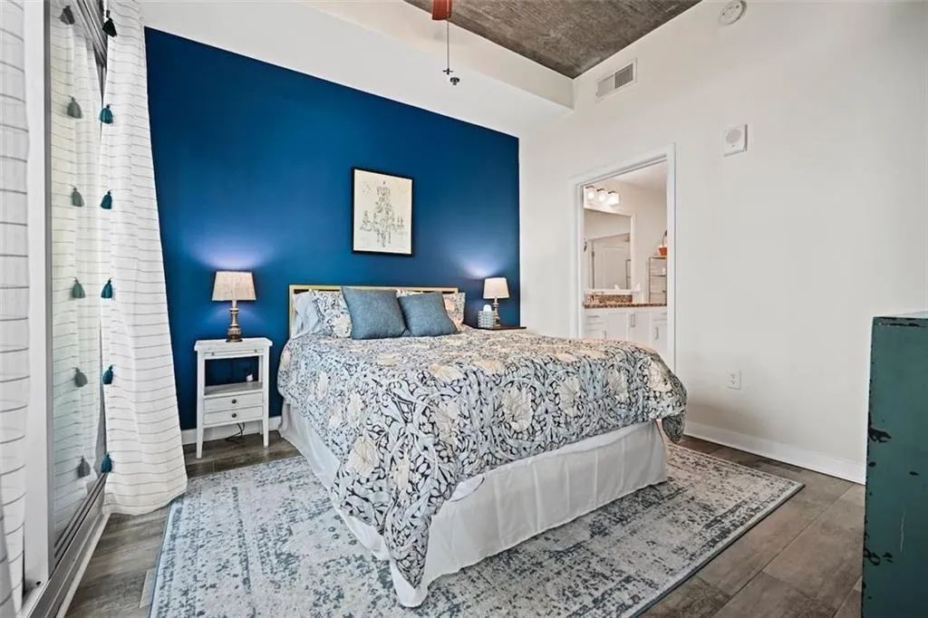 Eclipse 602 Lifestyle - Primary Bedroom
