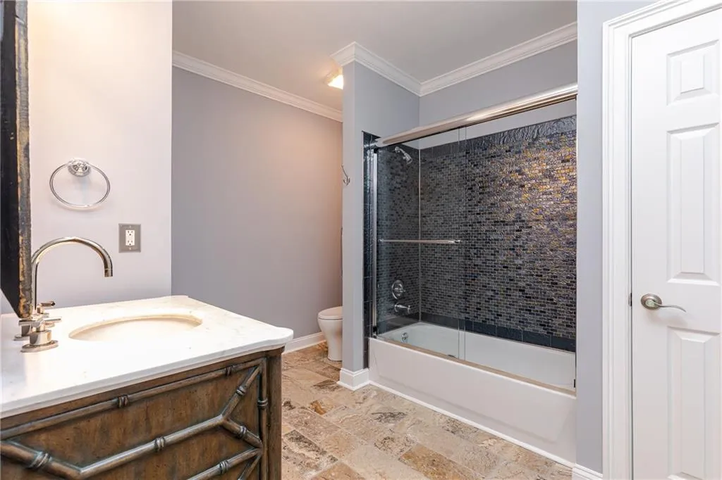 5415 Northland Drive Unit 204, Atlanta, Georgia 30342, 2 Bedrooms Bedrooms, ,2 BathroomsBathrooms,Residential,Sold,5415 Northland Drive Unit 204,6726414