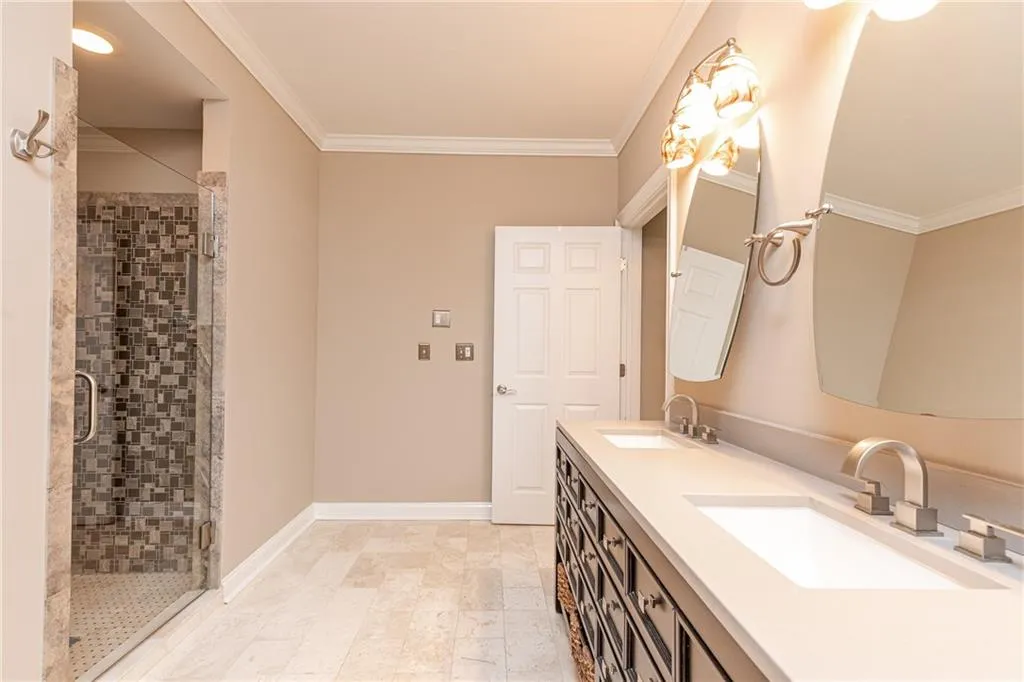 5415 Northland Drive Unit 204, Atlanta, Georgia 30342, 2 Bedrooms Bedrooms, ,2 BathroomsBathrooms,Residential,Sold,5415 Northland Drive Unit 204,6726414