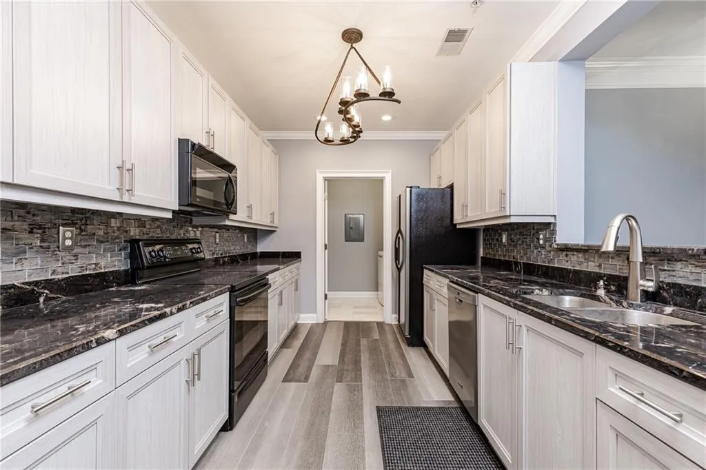 5415 Northland Drive Unit 204, Atlanta, Georgia 30342, 2 Bedrooms Bedrooms, ,2 BathroomsBathrooms,Residential,Sold,5415 Northland Drive Unit 204,6726414