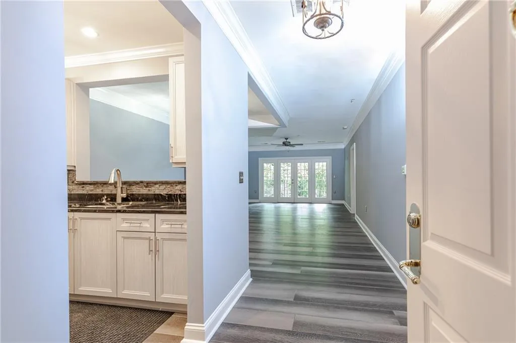 5415 Northland Drive Unit 204, Atlanta, Georgia 30342, 2 Bedrooms Bedrooms, ,2 BathroomsBathrooms,Residential,Sold,5415 Northland Drive Unit 204,6726414