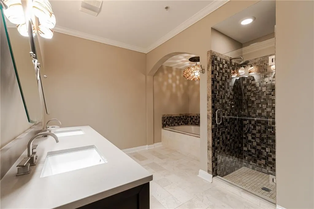 5415 Northland Drive Unit 204, Atlanta, Georgia 30342, 2 Bedrooms Bedrooms, ,2 BathroomsBathrooms,Residential,Sold,5415 Northland Drive Unit 204,6726414