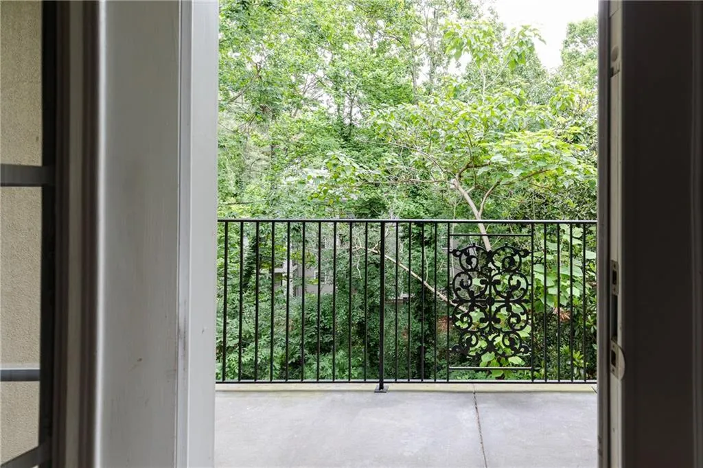 5415 Northland Drive Unit 204, Atlanta, Georgia 30342, 2 Bedrooms Bedrooms, ,2 BathroomsBathrooms,Residential,Sold,5415 Northland Drive Unit 204,6726414