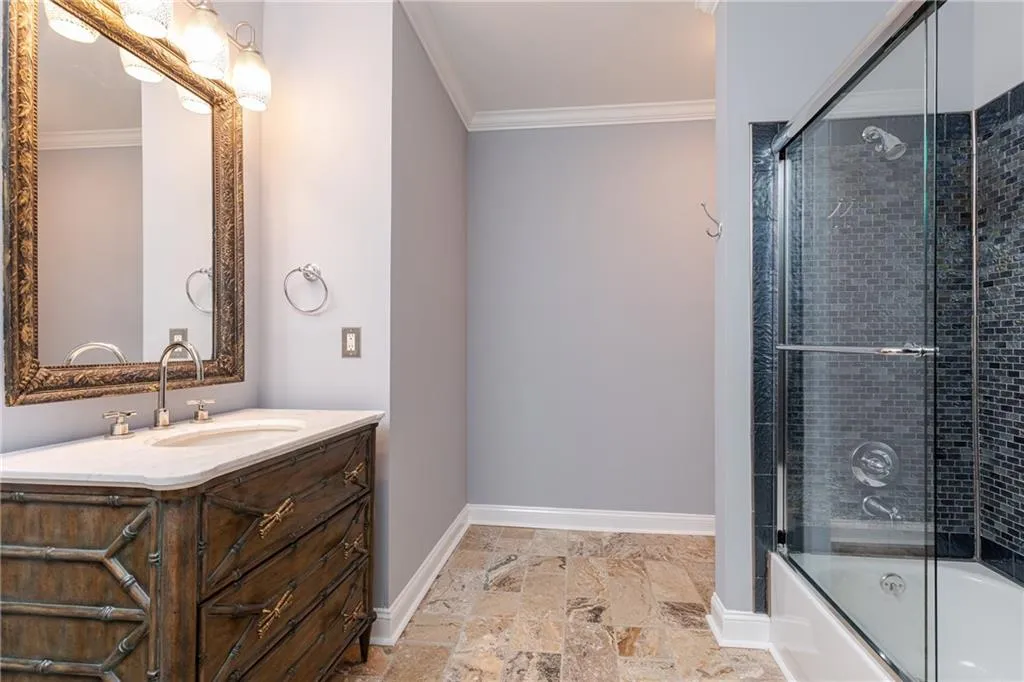 5415 Northland Drive Unit 204, Atlanta, Georgia 30342, 2 Bedrooms Bedrooms, ,2 BathroomsBathrooms,Residential,Sold,5415 Northland Drive Unit 204,6726414