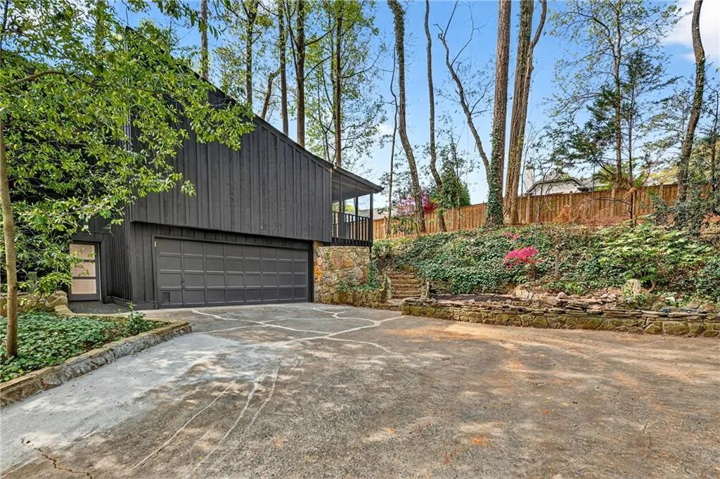 5020 Vallo Vista Court, Atlanta, Georgia 30342, 4 Bedrooms Bedrooms, ,3 BathroomsBathrooms,Residential,For Sale,5020 Vallo Vista Court,7743692