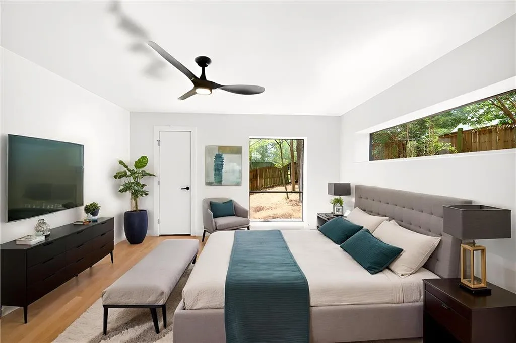 Secondary bedroom